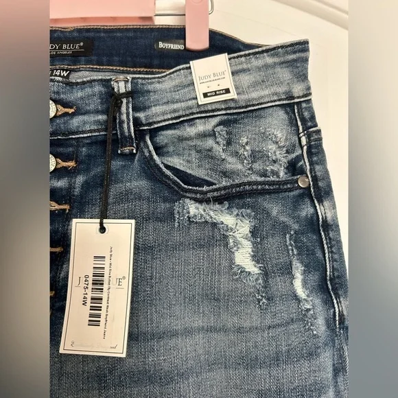 Judy Blue Women's Mid-Rise Button Fly Contrast Washed Boyfriend Jeans NWT 14W - Picture 13 of 16